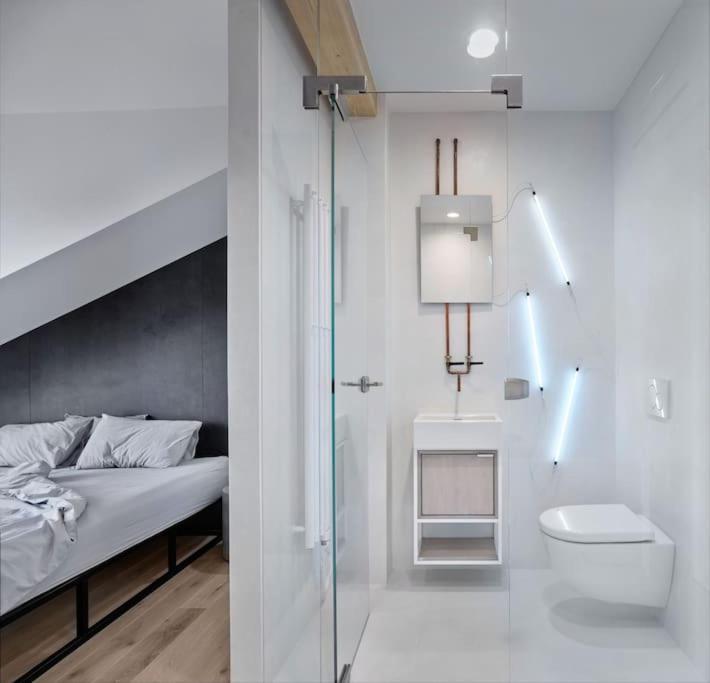 Rooftop Penthouse With Terrace, Prime Location 公寓 *